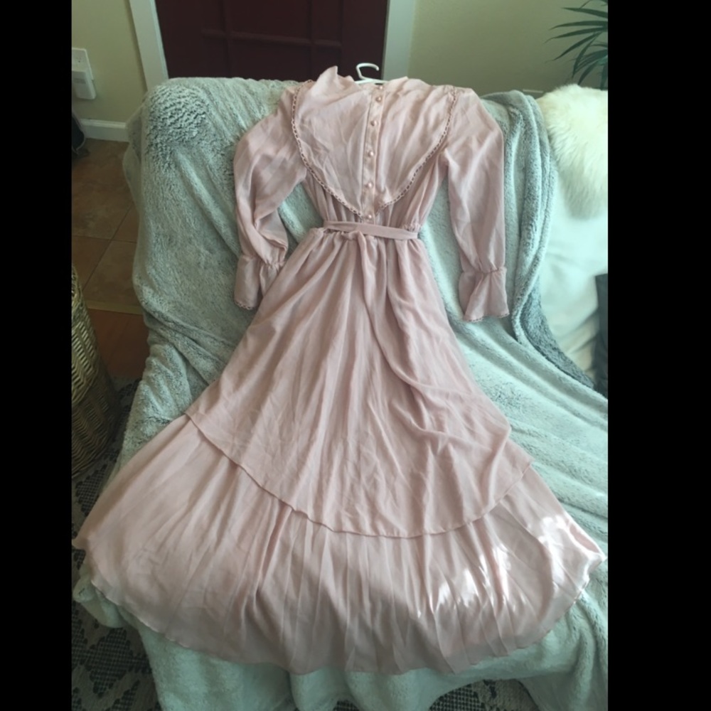 Milumia Victorian Maxi Dress - Picture 2 of 2